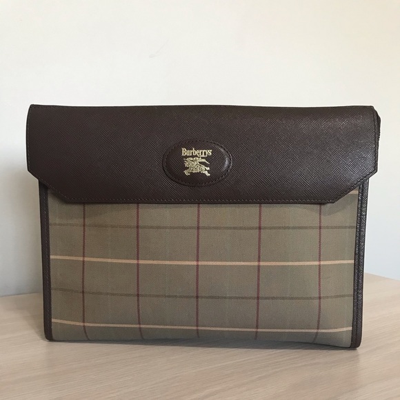 SEND me an offer😊 Burberrys clutch/ pouch🌹 - Picture 1 of 12
